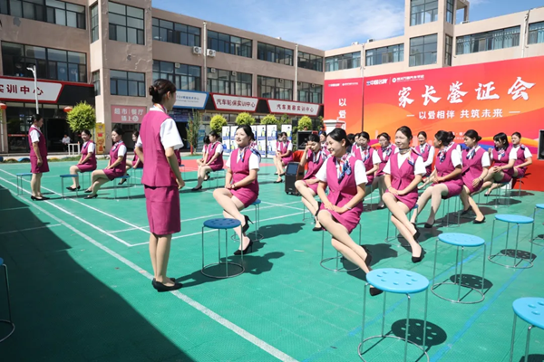 以爱相伴,共筑未来!银川万通2024家长鉴证会圆满落幕