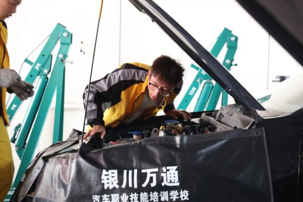 青春不设限,职校也精彩!看汽修女孩如何做人生“大女主”