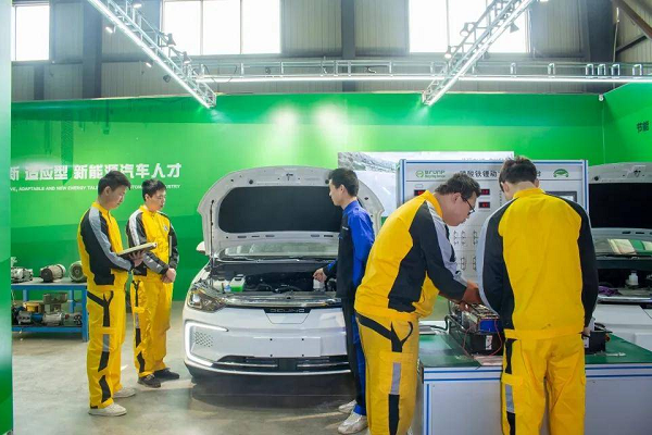 新能源汽车技术高级技师就业前景！